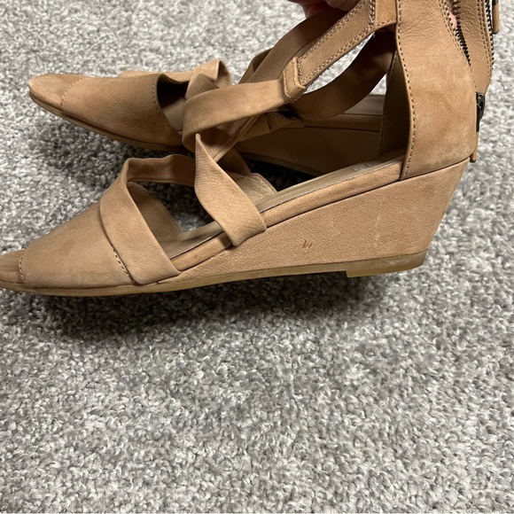 Eileen fisher sandals women’s 9.5 tan leather strappy wedge zip up open toe shoe - Picture 3 of 9